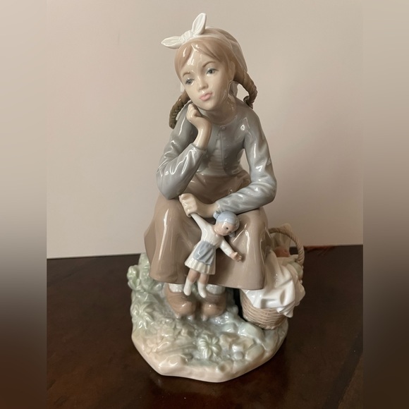 Lladro Girl With Doll and Basket of Apples 1001211